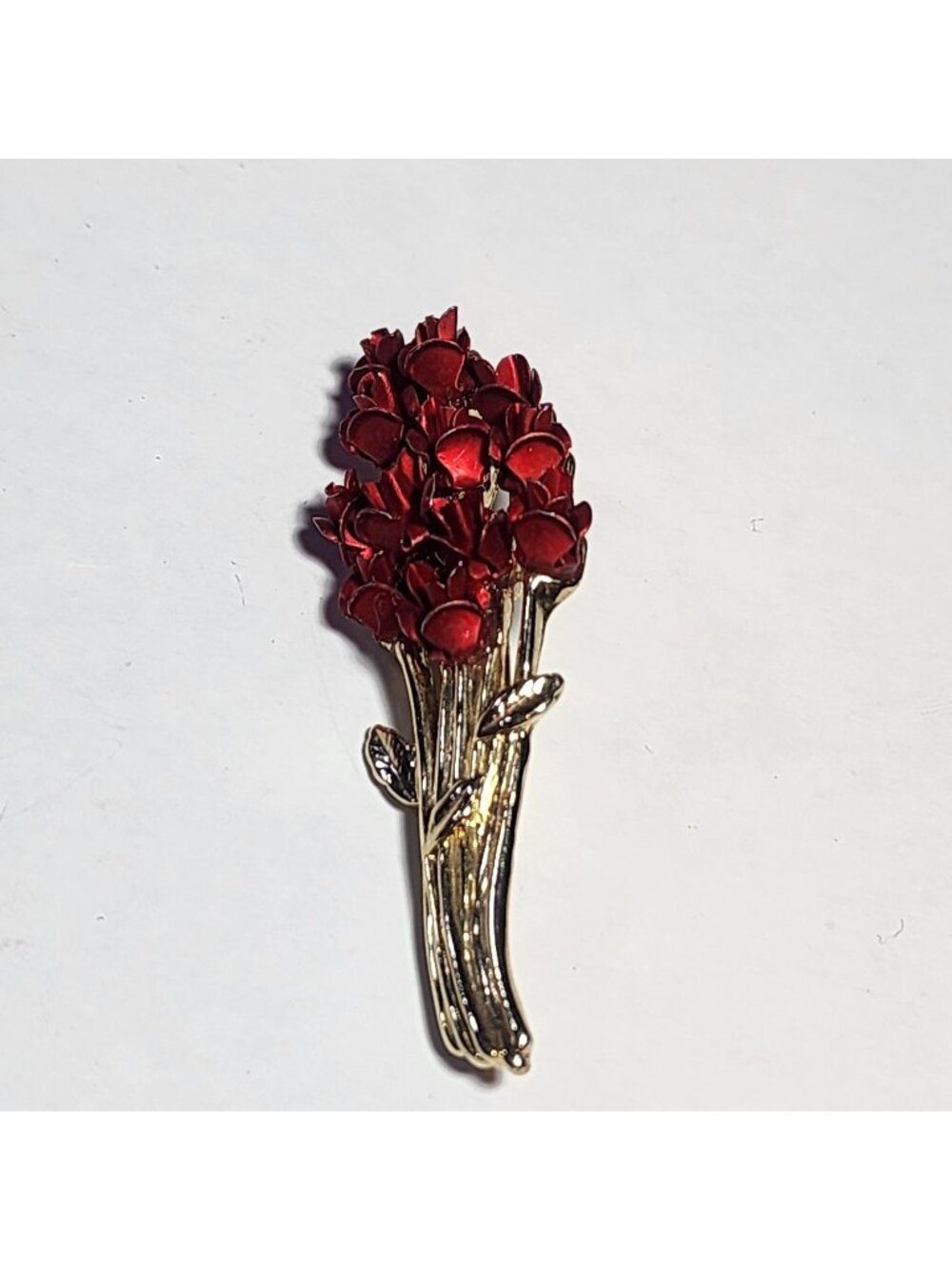 D&M Gem Creations Avon 97 Red Rose Bouquet Brooch Pin Gold Tone Flower Jewelry